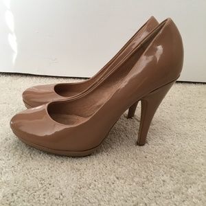 COLIN STUART Tan Patent Leather Stiletto Pumps